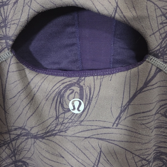 ⭐️Lululemon Purple Tank With Feather Print Size 8 - Picture 5 of 6